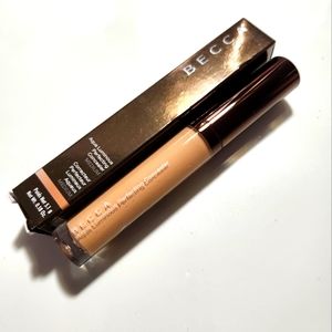 Aqua Luminous Perfecting concealer